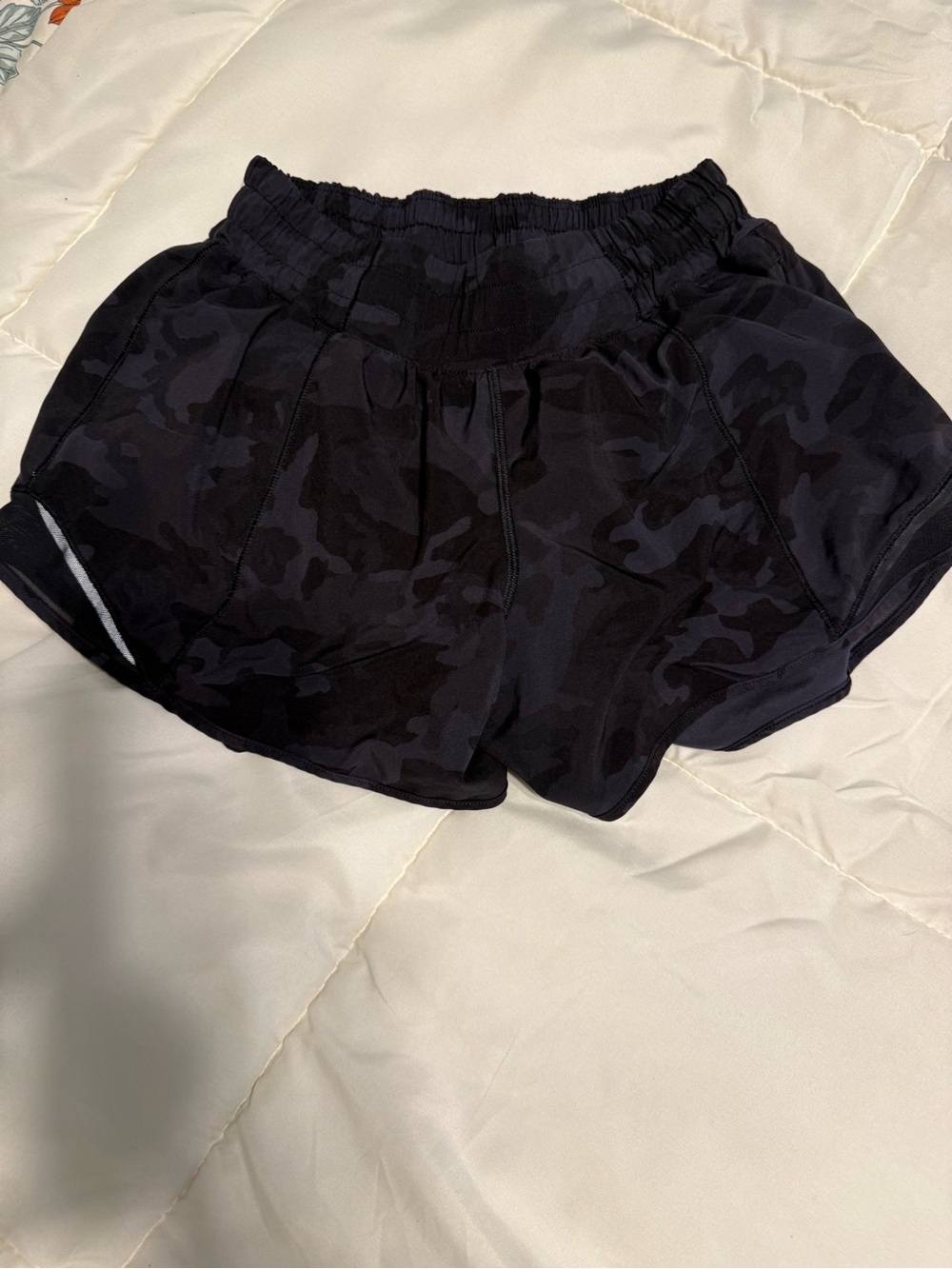 Lululemon Hotty Hot Short II *Long 4" Incognito Camo Multi Grey / Black